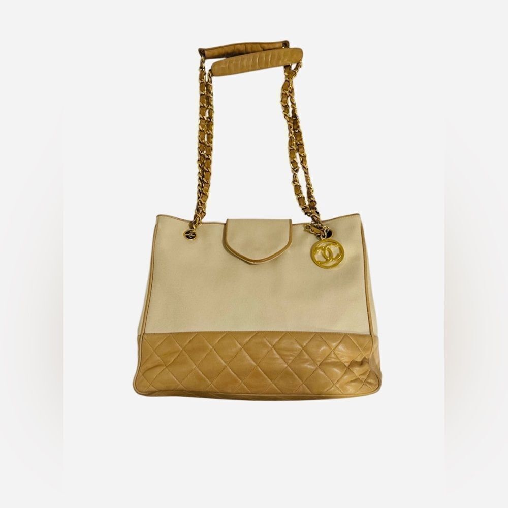 Chanel Chic Two-Tone Designer Tote Bag - Picture 2 of 15